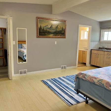 Whole Suite To Yourself At Coquitlam Centre! พอร์ทคอควิทแลม ภายนอก รูปภาพ