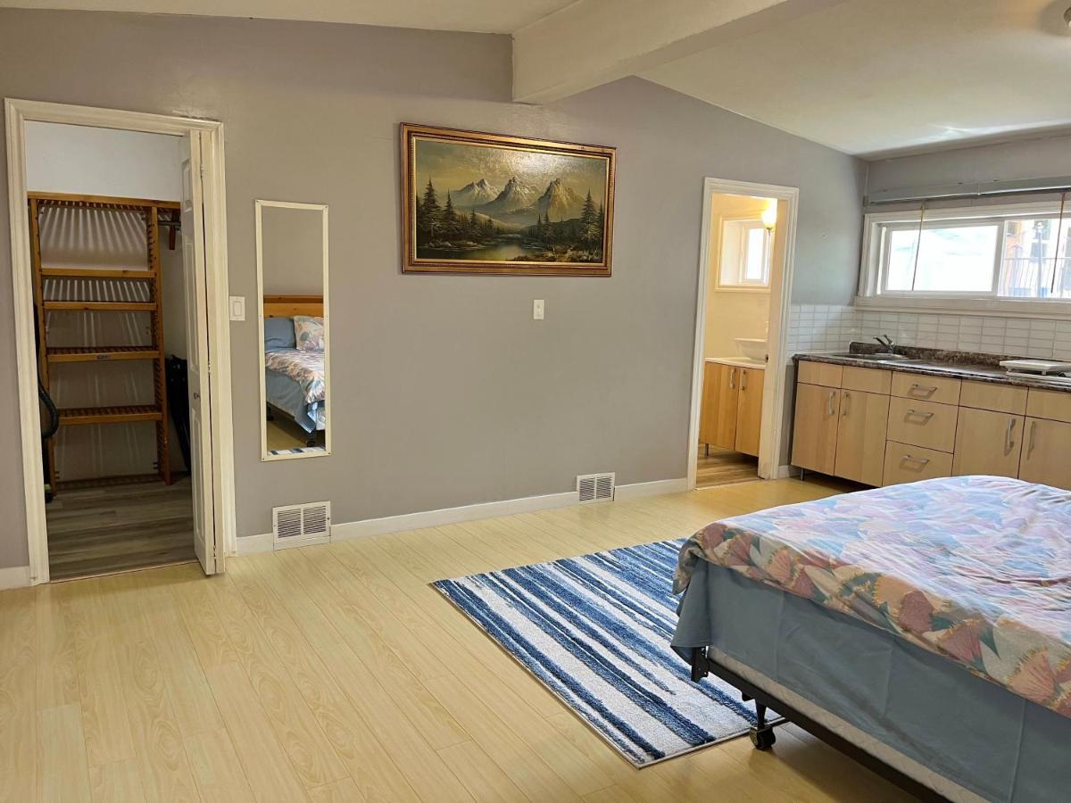 Whole Suite To Yourself At Coquitlam Centre! พอร์ทคอควิทแลม ภายนอก รูปภาพ