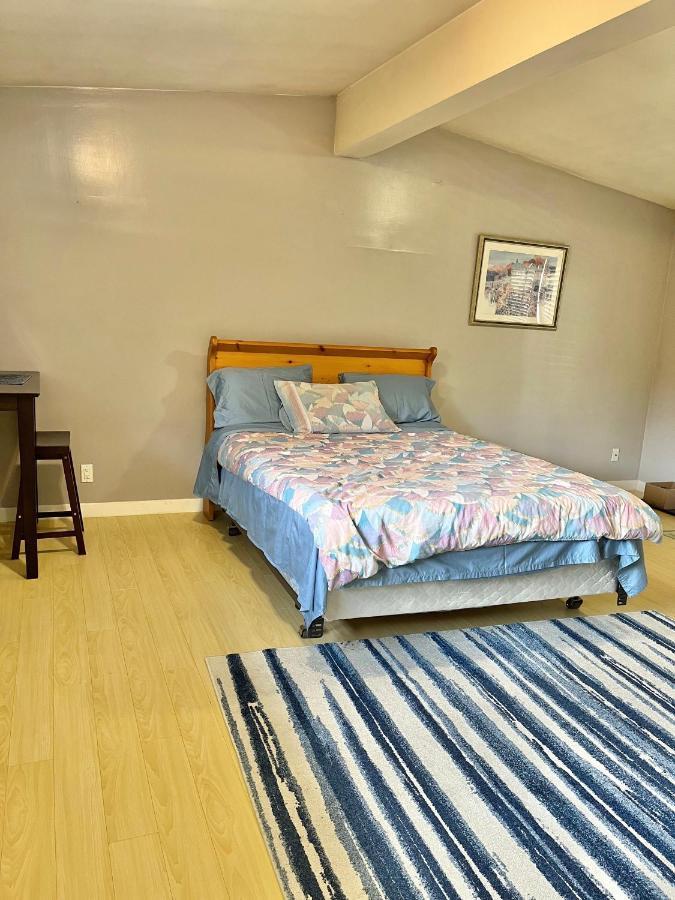 Whole Suite To Yourself At Coquitlam Centre! พอร์ทคอควิทแลม ภายนอก รูปภาพ