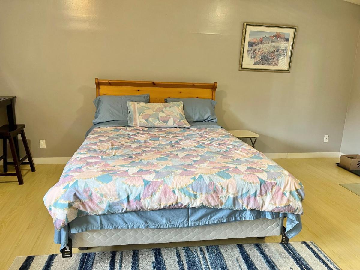 Whole Suite To Yourself At Coquitlam Centre! พอร์ทคอควิทแลม ภายนอก รูปภาพ