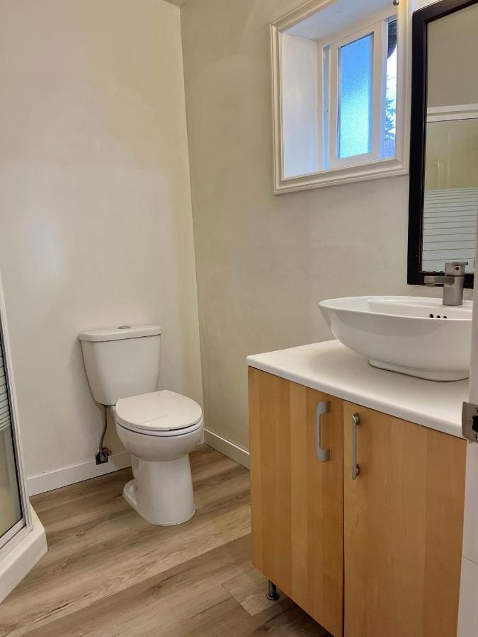 Whole Suite To Yourself At Coquitlam Centre! พอร์ทคอควิทแลม ภายนอก รูปภาพ