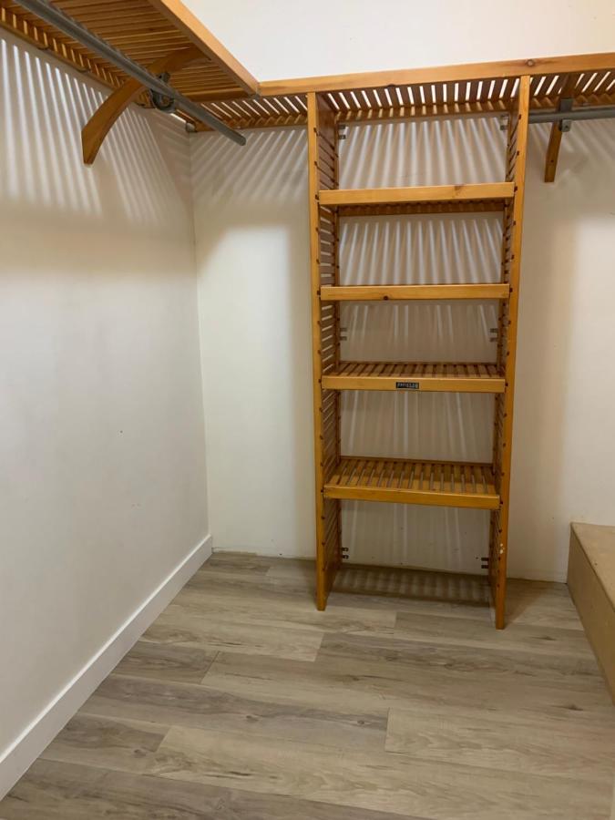 Whole Suite To Yourself At Coquitlam Centre! พอร์ทคอควิทแลม ภายนอก รูปภาพ