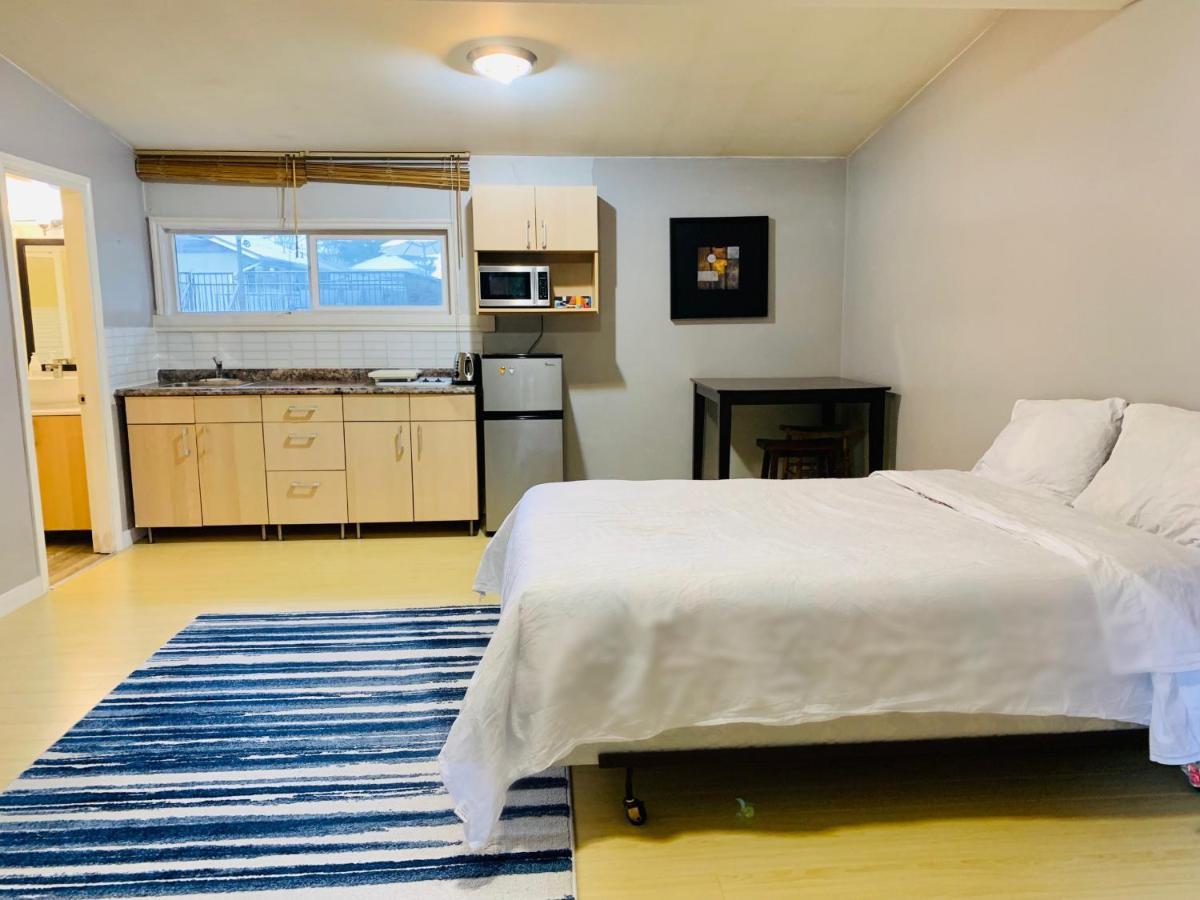 Whole Suite To Yourself At Coquitlam Centre! พอร์ทคอควิทแลม ภายนอก รูปภาพ